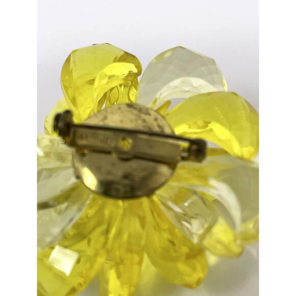 Vintage Lucite MOD Faceted Light & Dark Yellow Flower German Brooch - Picture 5 of 8